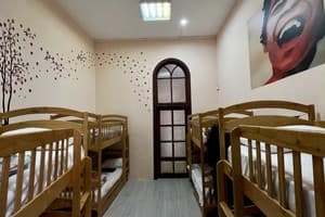 Хостел Dja Hostel. Место в общем 8-местном номере Бордо 9