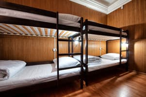 Хостел Pallet Hostel. Место в общем 8-местном номере с удобствами 3