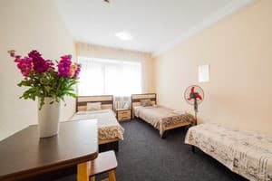 Возле метро Вокзальная на ул. Богдановская 3