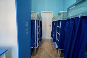 Хостел on Universytet. Место в мужском 6-местном номере  5